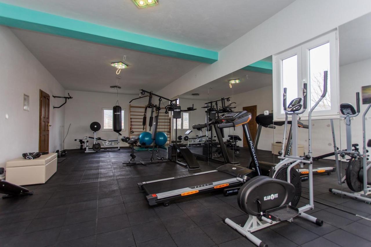 Villa Almas - Heated Pool, Sauna, Gym And Tennis Court Neoric Buitenkant foto